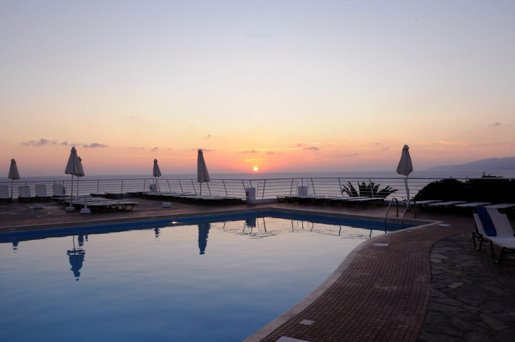 Hersonissos Village Hotel & Bungalows Exterior foto